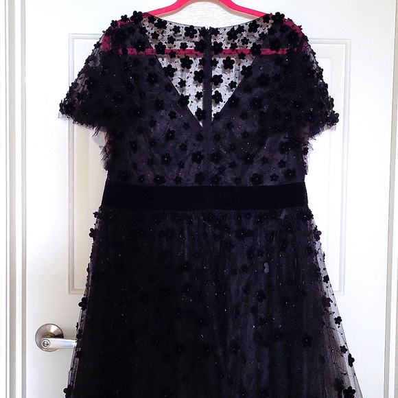 Mac Duggal Floral Applique Cocktail Midi Dress - Picture 12 of 16